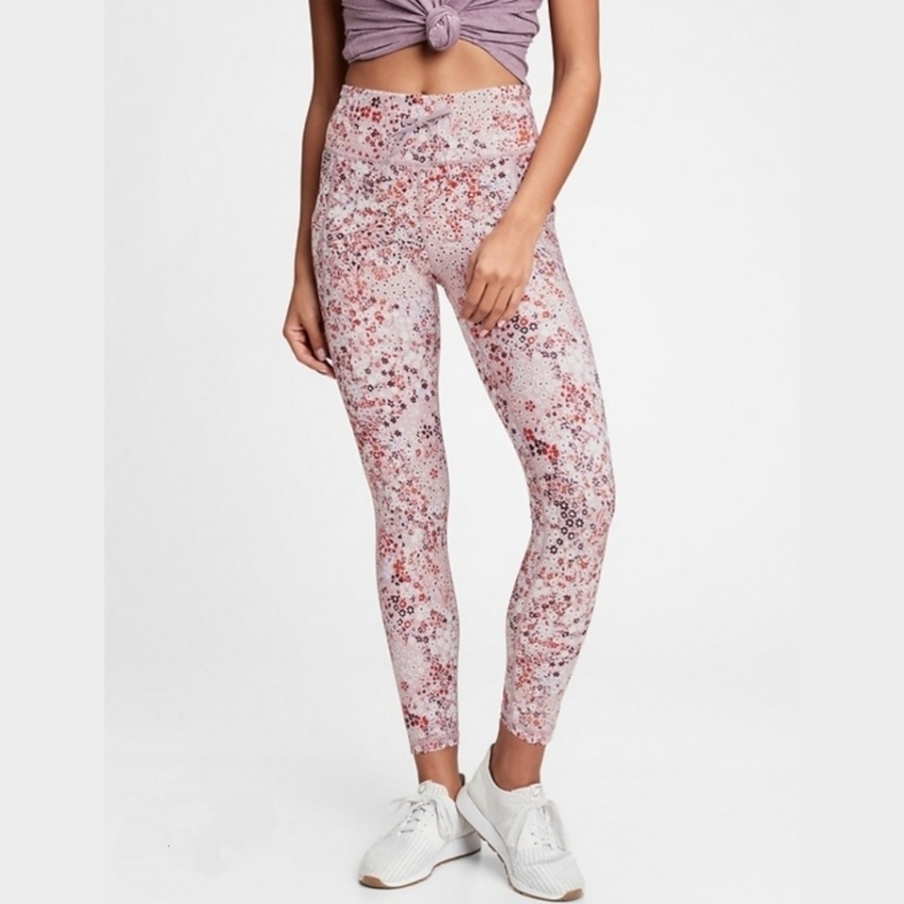 GapFit High Rise Blackout Full Length Leggings in Purple Lavender Floral